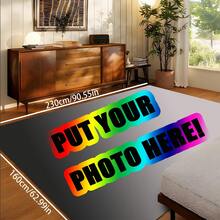 一款精美的个性化天鹅绒地毯，背面采用硅胶材质。您可以印上照片、Logo 和文字，打造专属地毯。适用于卧室、客厅、玄关、洗衣房和户外场所。四季皆宜，可机洗，柔软防滑，是家居装饰的理想之选。 - 彩色 - 查看 18