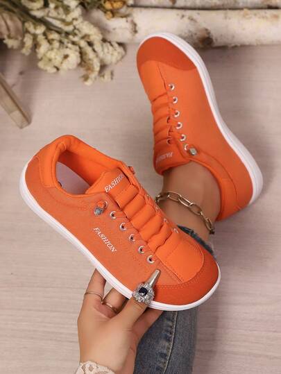 Sportskor med bred tå för kvinnor för golf, baseboll, tennis, bowling och fotboll