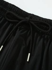1pc Men Summer Stretchy Ice Silk Quick Dry Lightweight Shorts, Casual Loose Fit Streetwear Workout 5-Inch Pants