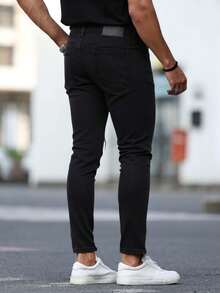 Pantalones jeans ajustados para hombres en denim negro con desgarros, tela suave y elástica, ideales para estilos casuales y modernos - Negro - Ver 2