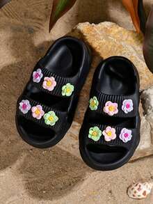 1 para dziecięcych kapci EVA Outdoor, do użytku wewnątrz i na zewnątrz, trójkolorowy, wydrążony wzór kwiatowy, miękka podeszwa, antypoślizgowe, obuwie plażowe