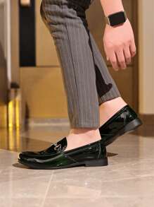 1 Pair Casual Ombre Men's Shoes, Polyurethane Metal Chain Slip-On, Suitable For Office, Party, Outdoor, Campus, All Season