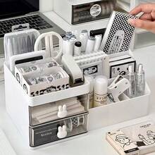 1个三层塑料桌面收纳盒，带抽屉，适用于办公用品、化妆品、化妆刷、指甲油和香水收纳，返校季必备，可作铅笔盒、铅笔袋、书包、文具盒等。