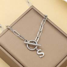 1 pièce Collier avec chaîne de type OT à lettre initiale de A à Z, collier en acier inoxydable avec alphabet, excellent cadeau pour Halloween et la rentrée scolaire
