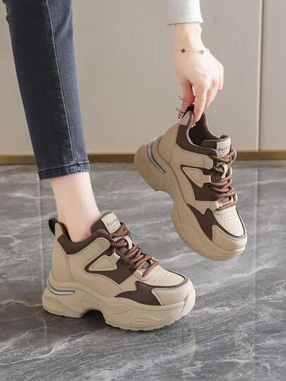 Sneaker für Frauen mit 8cm Plateausohle, im Vintage-Stil, mit versteckter Aufbauhöhe für längere Beine, bequem und vielseitig einsetzbar, ideal für kleinere Frauen