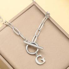 1 pièce Collier avec chaîne de type OT à lettre initiale de A à Z, collier en acier inoxydable avec alphabet, excellent cadeau pour Halloween et la rentrée scolaire