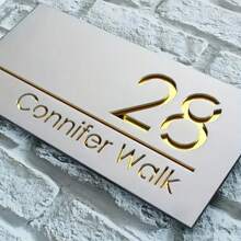 1 Stück individuell laser-geschnittenes Acryl Adressenschild, 3D Cut Out Schwarz-Gold Hausnummernschilder mit personalisierten modernen Schriftart, wetterfeste kratzfeste Beschichtung, einfache Installation, Kurbel-Appeal Geschenk für Hausbesitzer, multifunktional, langanhaltend, dekorativ, wiederverwendbar, luxuriös, stylisch, hochwertig, farbig, modern, individuell, personalisiert, einzigartig, für Partner, Vater, Freundin, Mutter, Familie, Freunde, Teestube, Zuhause, Garten, Büro, Wohndekoration