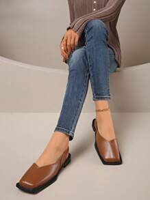 Sapatos de Salto Alto de Moda Feminina - Design de Bico Quadrado, Salto Grosso, Cabedal Bege e Dourado em PU, Sola de Borracha, Confortável para Uso Diário em Todas as Estações | Sandálias Planas da Moda | Sapatos com Sola de Borracha