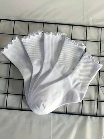 5 Paar Socken in Kniestrumpflänge mit durchgehenden weißen Streifen und gerüschten Kanten, geeignet für Zuhause, Reisen, Urlaub sowie Herbst und Winter.