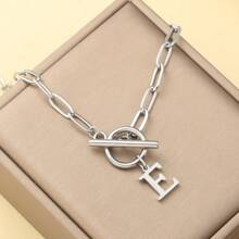 1 pièce Collier avec chaîne de type OT à lettre initiale de A à Z, collier en acier inoxydable avec alphabet, excellent cadeau pour Halloween et la rentrée scolaire