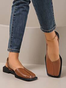 Sapatos de Salto Alto de Moda Feminina - Design de Bico Quadrado, Salto Grosso, Cabedal Bege e Dourado em PU, Sola de Borracha, Confortável para Uso Diário em Todas as Estações | Sandálias Planas da Moda | Sapatos com Sola de Borracha