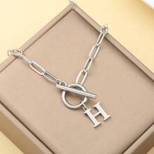 1 pièce Collier avec chaîne de type OT à lettre initiale de A à Z, collier en acier inoxydable avec alphabet, excellent cadeau pour Halloween et la rentrée scolaire