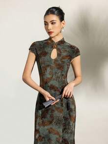 New Chinese Style Mandarin-Collar Short-Sleeve Cheongsam Dress - Intricate Floral & Peacock Embroidery, Structured Mermaid Hem, Elegant Formalwear For Wedding Guest Attire, Black-Tie Galas, Cultural Ceremonies, Red Carpet Events, And Luxury Evening Celebrations - Dark Green - View 8