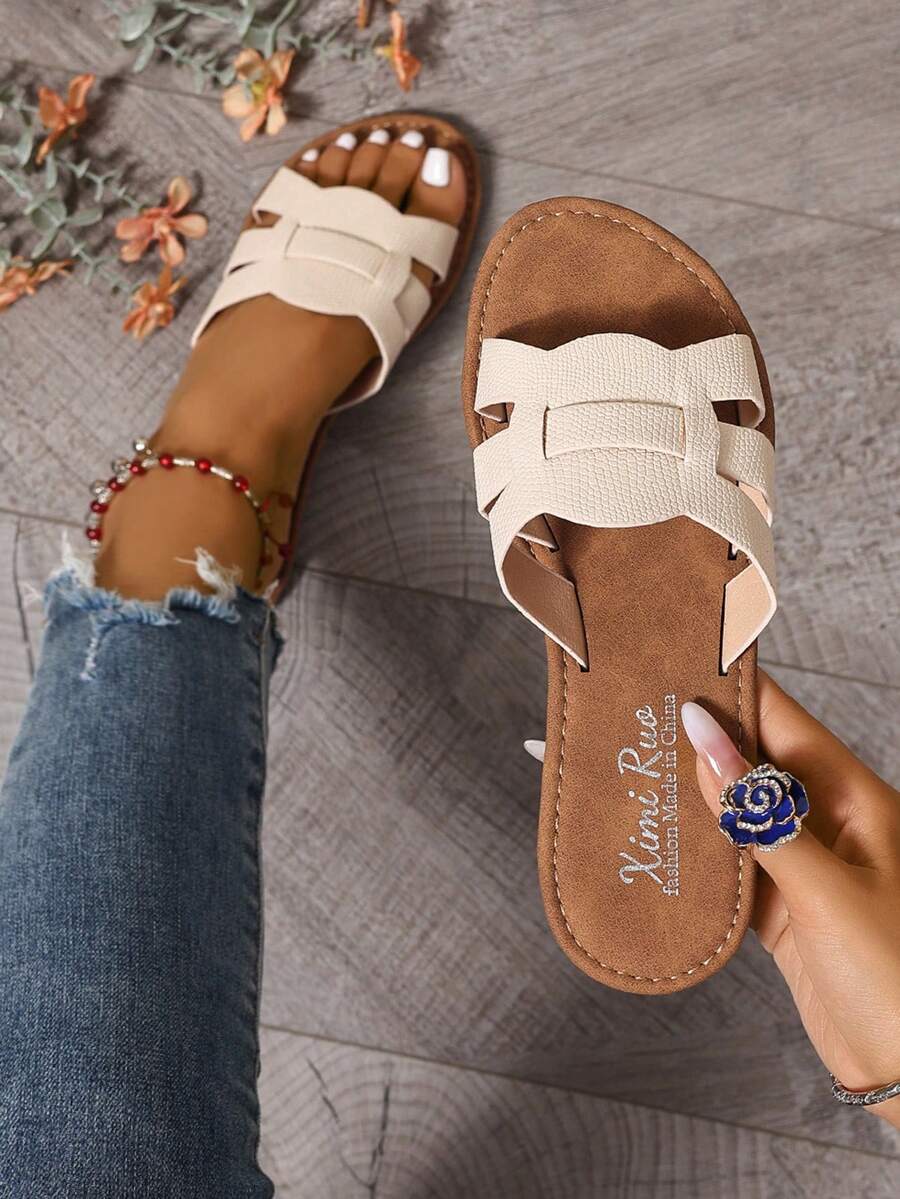 Spring/Summer New Brand Slippers For Women, Net Celebrity Fashion Casual Flip Flops, Slip-On Roman Style, Slouchy Flat Slippers In Black, Beige, Brown, Embossed Design, Desert Key Accent, Rhinestone Thick-Sole Wedge Sandals, Beach Shoes, Minimalist Indoor/Outdoor Slides, Crocodile Pattern Metal Decor Flat Strap Sandals, Fashionable For Summer - Beige - View 1