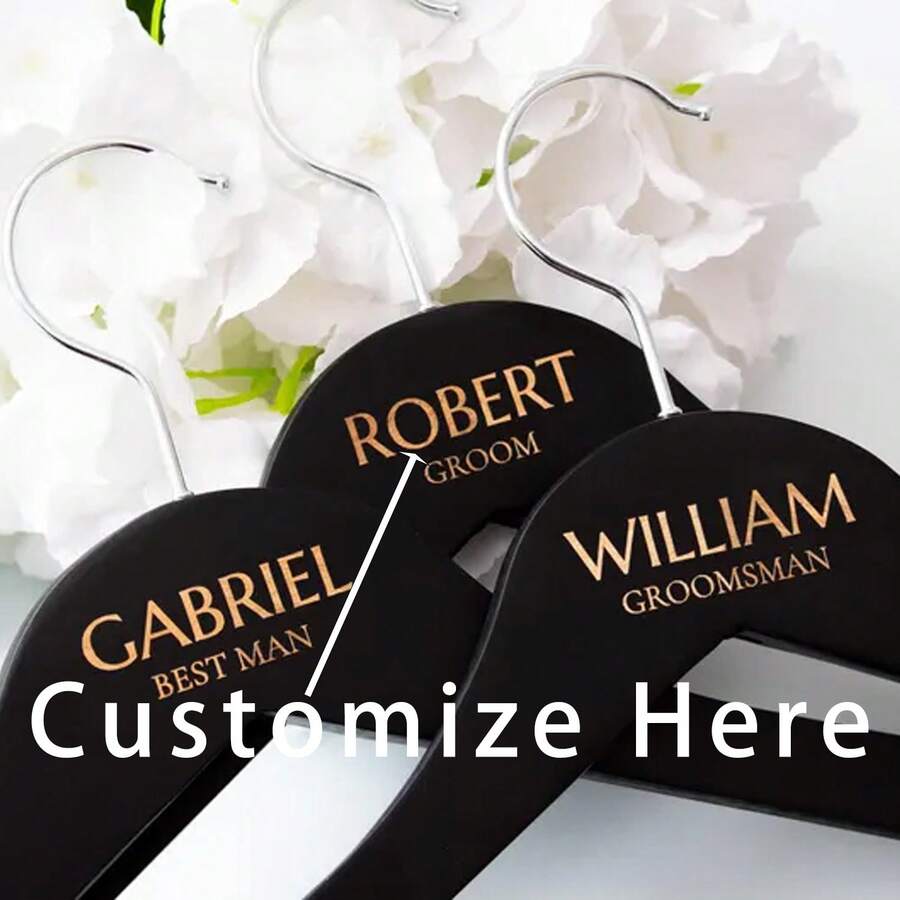 Spersonalizowane wieszaki dla drużbów, wieszak z grawerunkiem z drewna, wieszak ślubny dla drużbów, wieszak na garnitury dla pana młodego, wieszak z grawerunkiem z drewna, drewniane wieszaki dla pana młodego, wieszaki na suknie, wieszaki na suknie dla druhen, Home Harmony