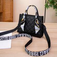 1pc Black Handbag, Solid Color Fashion Minimalist Women's Shoulder Bag, Unisex Briefcase, Rhombus Handbag, Comes With Scarf Decoration Needs Manual DIY Tying, English Strap Decor, Solid Color Shoulder Bag, Small Square Bag, Commuter Crossbody Bag