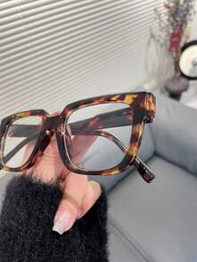 1 Stück Retro Klare Rahmen Y2K Quadratische Dekorationsbrille, transparenter grauer Rahmen und glänzende schwarze Gläser, modisches Accessoire für Frauen - Gleicher Stil in mehreren Farben - Übersicht 3