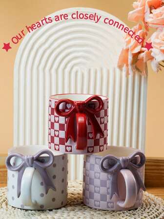 1PC ≈11.5oz Ceramic Cup Featuring A Bow-Shaped Handle, A Hand-Painted Heart-Shaped Pattern, And A Matte Embossed Heart Design, Along With A Checkered Pattern. This Versatile Coffee Cup Is Ideal For Home Decoration, Daily Water Consumption, Breakfast Milk, Afternoon Tea, And Latte Art In Coffee Shops. Additionally, It Serves As An Excellent Gift Option Or Couple Cup.
