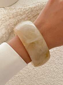 1 Stück modisches halbtransparentes Farbverlauf Acryl Armband, übertriebenes rundes breites Design für Frauen