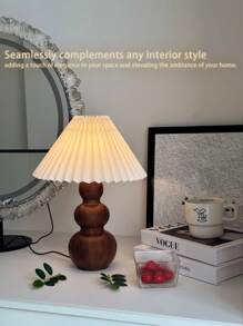 1 Stück LED Lampe mit Holzoptik, Metall, Retro Stoff zerknitterter Lampenschirm für weiches Licht, nordischer, italienischer Stil, rustikales Wohnzimmer Schlafzimmer, modern minimalistisches Design, als Geschenk zu Neujahr/Valentinstag geeignet, USB betriebene Tischlampe mit warmem Licht für Camping, romantische, elegante Atmosphäre, Nachttischlampe mit minimalem Design