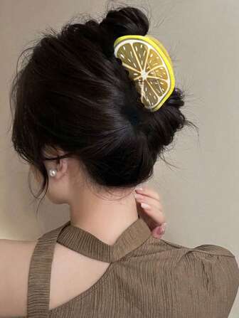 1 pièce Pince à cheveux élégante, douce, polyvalente et fraîche en forme de demi-cercle en acrylique avec motif de citron, anti-dérapante et résistante. Une pince de mode convenant à l'usage quotidien et en cadeau