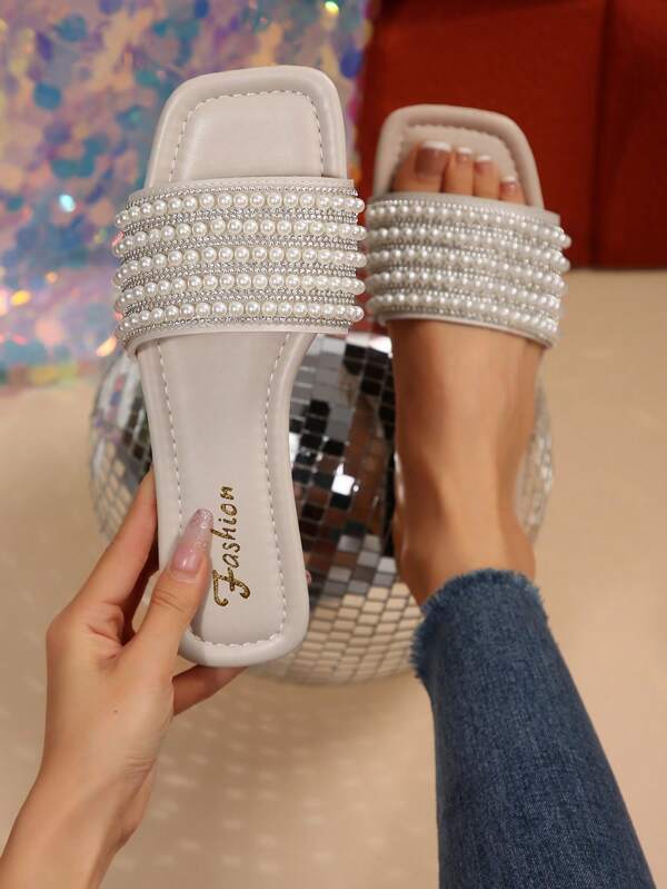 2025 New Women Fashion Flat Sandals, High-End Versatile Summer Beach Slippers
