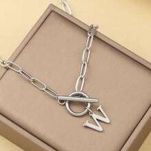 1 pièce Collier avec chaîne de type OT à lettre initiale de A à Z, collier en acier inoxydable avec alphabet, excellent cadeau pour Halloween et la rentrée scolaire