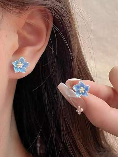 1 Pair Women's Klein Blue Resin Small Flower Stud Earrings, Sweet & Elegant Fashion Earrings, Fresh & Graceful Earrings