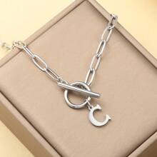 1 pièce Collier avec chaîne de type OT à lettre initiale de A à Z, collier en acier inoxydable avec alphabet, excellent cadeau pour Halloween et la rentrée scolaire