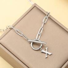1 pièce Collier avec chaîne de type OT à lettre initiale de A à Z, collier en acier inoxydable avec alphabet, excellent cadeau pour Halloween et la rentrée scolaire