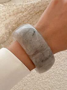 1 Stück modisches halbtransparentes Farbverlauf Acryl Armband, übertriebenes rundes breites Design für Frauen