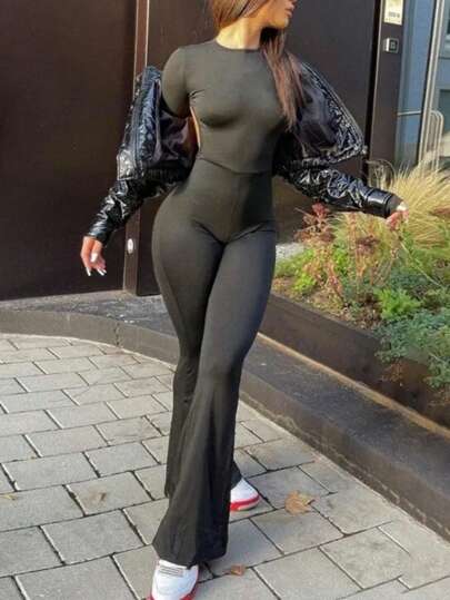 Mono ajustado con espalda descubierta y vuelo de moda y sexy para mujer