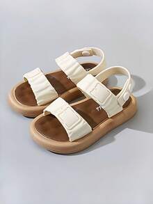 أحذية صيفية للأولاد متوسطة الحجم لساحات اللعب الداخلية، أحذية أطفال للشاطئ لعام 2025 الجديد