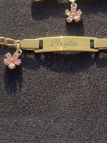 1PC Customized Stainless Steel Name Lovely Pink Cubic Zirconia Flower Personalized Bracelet For Kids And Girl, Birthday Gift Sunflowers Gold Stylish, Fall Fashion Ornamental, Engraved Exquisite, Stylish, Baby Fashion, Tidy, Colorful, Modern, Cute Kawaii Adorable Custom, Unique Treasurefinds, Baby Gifts, Cutebaby, Toddler Fashion Ideal Gifts For Him Family, Friends, Daughter, Son, Her For Children's Day,Multi-Functional,Ornamental,Letter,Stylish,Modern,Colorful,Cute,Adorable,Casual,Custom,Personalised,Unique,Customized,Ideal Gifts For Him,Ideal Gifts For Her