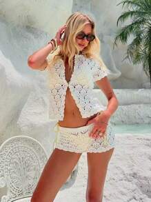 مجموعة قصيرة من قطعتين للنساء رباطية معقودة على الشاطئ، كاردجان قصير مفتوح، شورت ، ملابس صيفية للعطلة - مجموعة قطعتين للنساء، ملابس زي خروج رباطية معقودة مصنوعة من قماش شفاف تناسب الجسم بشكل أنيق