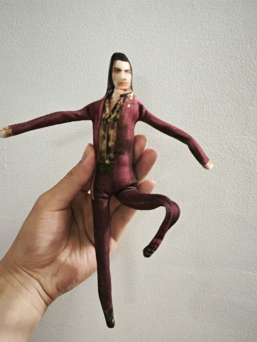 Figura de acción abstracta con extremidades móviles al estilo de Yakuza como un regalo loco, figurita estrafalaria de "hombre fideos ratón" para amigos, cumpleaños, decoración - Como un dragón rojo - Ver 1