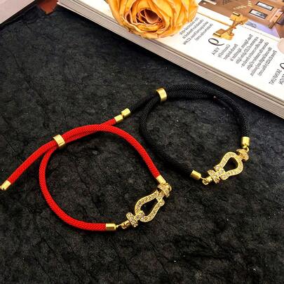 1 Stück Edelstahl Luxus Mikro-inkrustiertes Zirkonia Hufeisen Design verstellbares rotes Seil Armband, Mode elegantes Geschenk für Frauen, Alltägliches Tragen