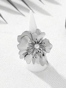 5 Stücke luxuriöses asymmetrisches Metall-Blumen-Halsketten-Set, charmantes Blumen-Armband, minimalistischer Ring, modische Ohrringe, eleganter hochwertiger Schmuck für Frauen