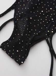 1 pezzo Body sexy in rete nera con decorazione di strass, con effetto scollato e traforato, realizzato in maglia elasticizzata e accattivante per uomo