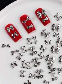 60 pezzi Decorazioni per unghie in metallo argento a forma di fiocco, accessori di lusso per manicure fai-da-te, parti in lega di alluminio 3D a forma di fiocco e nastro argento