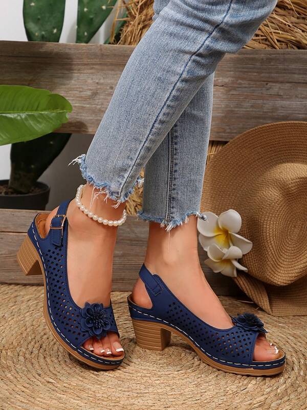 Sandálias de salto alto estilo boêmio com decoração floral, elegantes e confortáveis, versáteis, duráveis, antiderrapantes, plus size, com losangos vazados, respiráveis, azul-marinho, sem cadarço, para mulheres, adequadas para festas, trabalho, presente