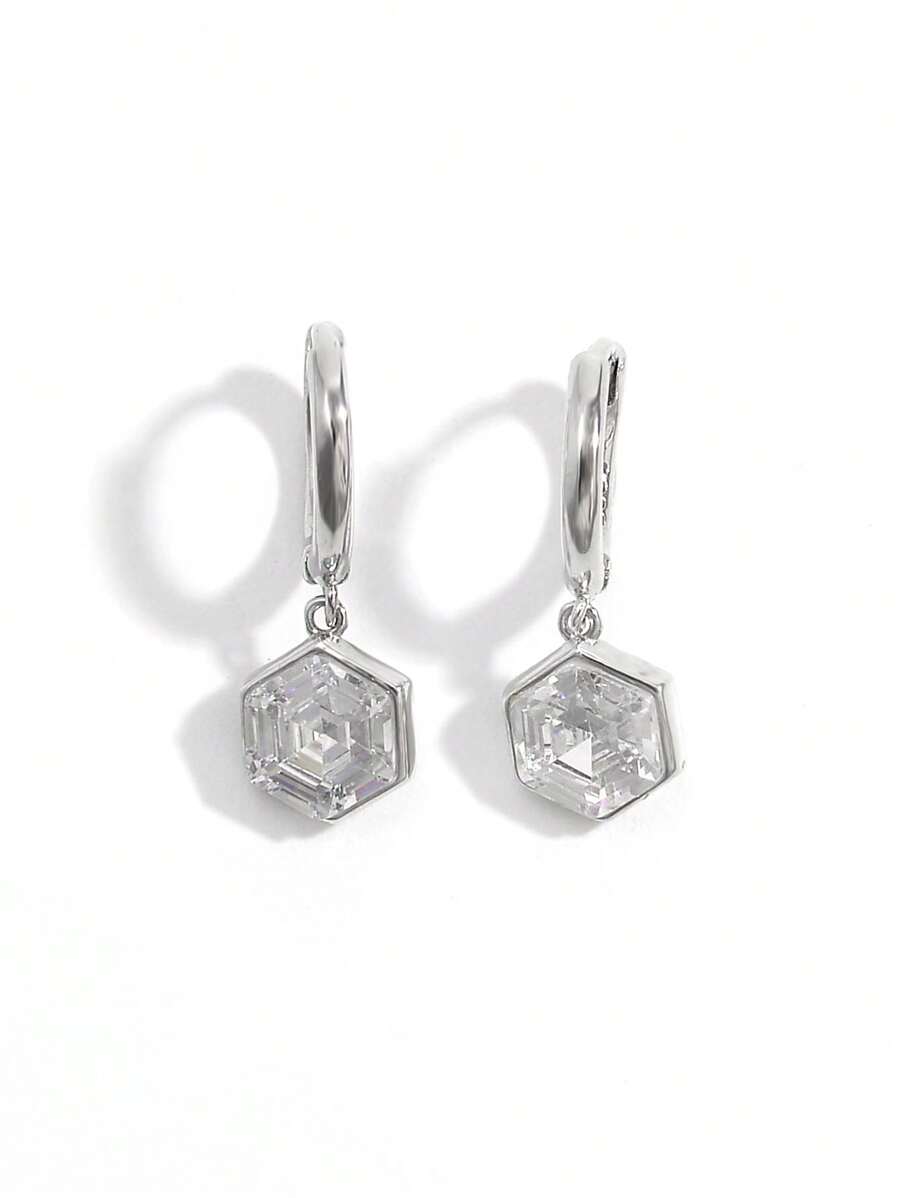 Vaerine 1 paire de boucles d'oreilles élégantes à double anneau avec pendentif hexagonal en zircone cubique 925 argent. Design minimaliste à la mode, convient aux femmes pour les fêtes et en cadeau