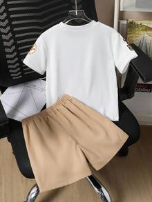 小男孩字母印花短袖T恤和短裤