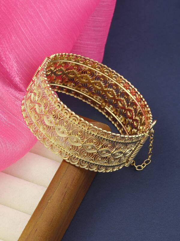 1pc French Court Lucky Eye Hollow Hinged Metal Bangle Bracelet, Loose Women's Wedding Party Holiday Wear Hand Jewelry