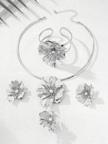 5 Stücke luxuriöses asymmetrisches Metall-Blumen-Halsketten-Set, charmantes Blumen-Armband, minimalistischer Ring, modische Ohrringe, eleganter hochwertiger Schmuck für Frauen