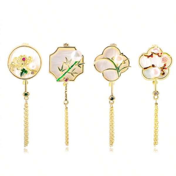 Vintage Design mit Pflaumen-, Orchideen-, Bambus- und Chrysanthemen-Motiv, elegante Perlenbrosche, kleine antike Fransenbrosche Perlenakzessoire