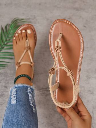 新款春夏时尚女士拖鞋，时尚休闲罗马风格一脚蹬凉鞋，黑色、米色、棕色，纯色编织舒适沙滩凉鞋，博主推荐厚底凉鞋，夏季沙滩鞋，优雅扣环低跟圆头拖鞋，串珠装饰防臭防滑面料，简约户外拖鞋，百搭平底一脚蹬女士平底凉鞋