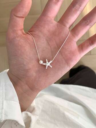 1 st moderiktigt sjöstjärna-pärldekorationshängehalsband, lämpligt för kvinnors vardagskläder