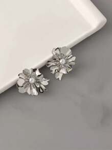 5 Stücke luxuriöses asymmetrisches Metall-Blumen-Halsketten-Set, charmantes Blumen-Armband, minimalistischer Ring, modische Ohrringe, eleganter hochwertiger Schmuck für Frauen