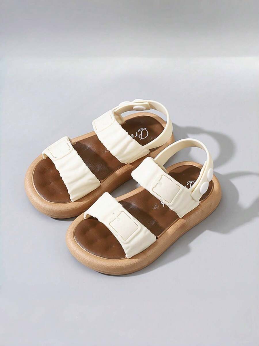 أحذية صيفية للأولاد متوسطة الحجم لساحات اللعب الداخلية، أحذية أطفال للشاطئ لعام 2025 الجديد